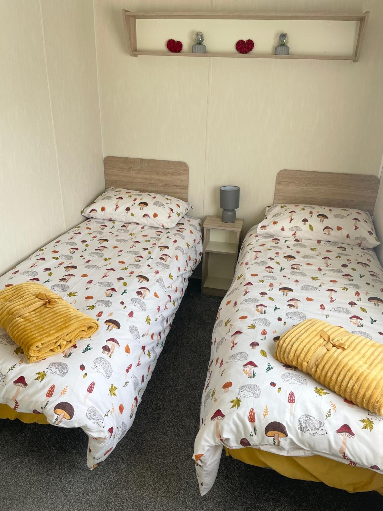 Вилла No 61 Brynteg Country & Leisure Retreat Cwm-y-glo Экстерьер фото